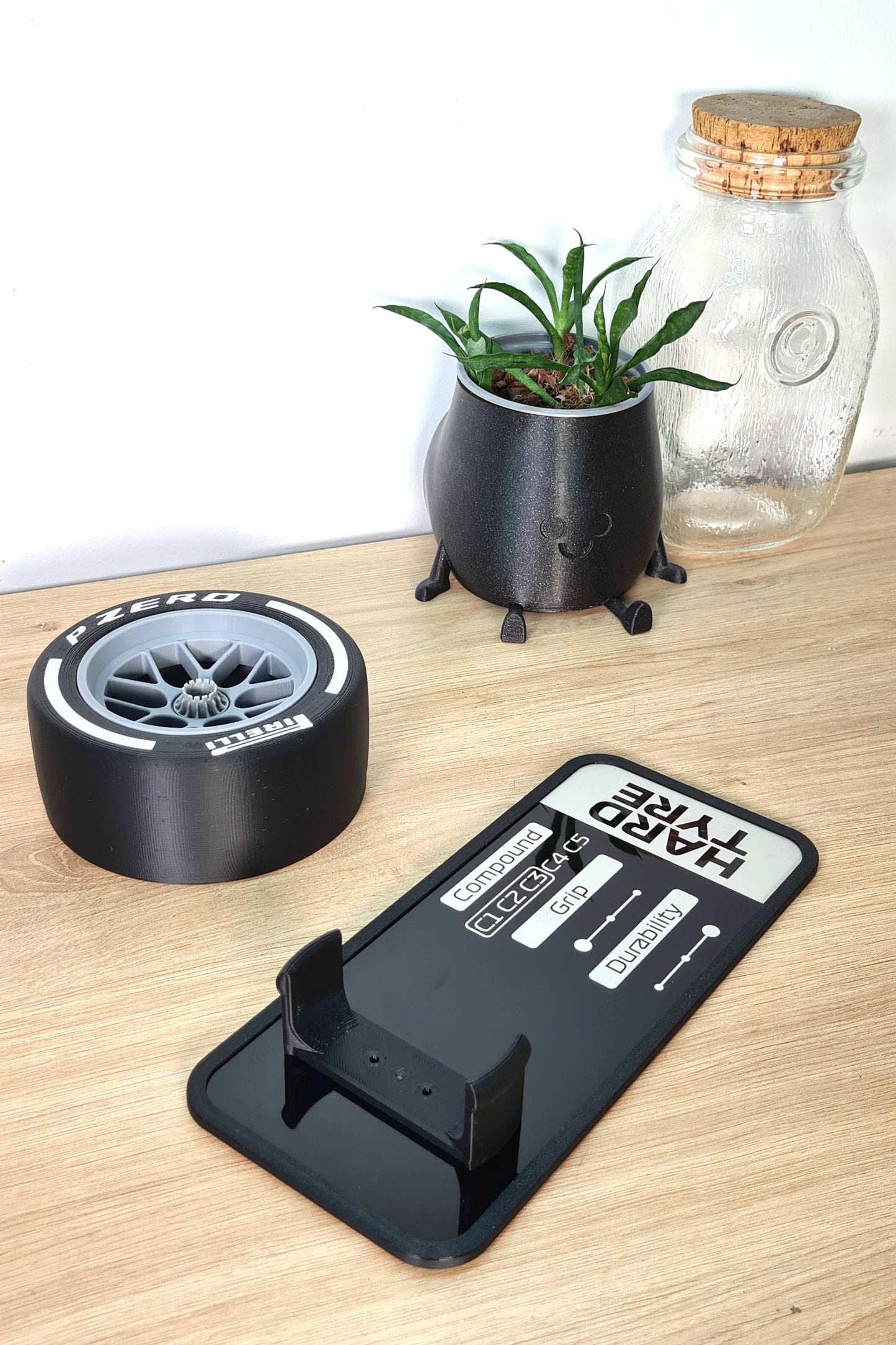 F1 Tyre and Rim Replica WITH specs panel - Wet