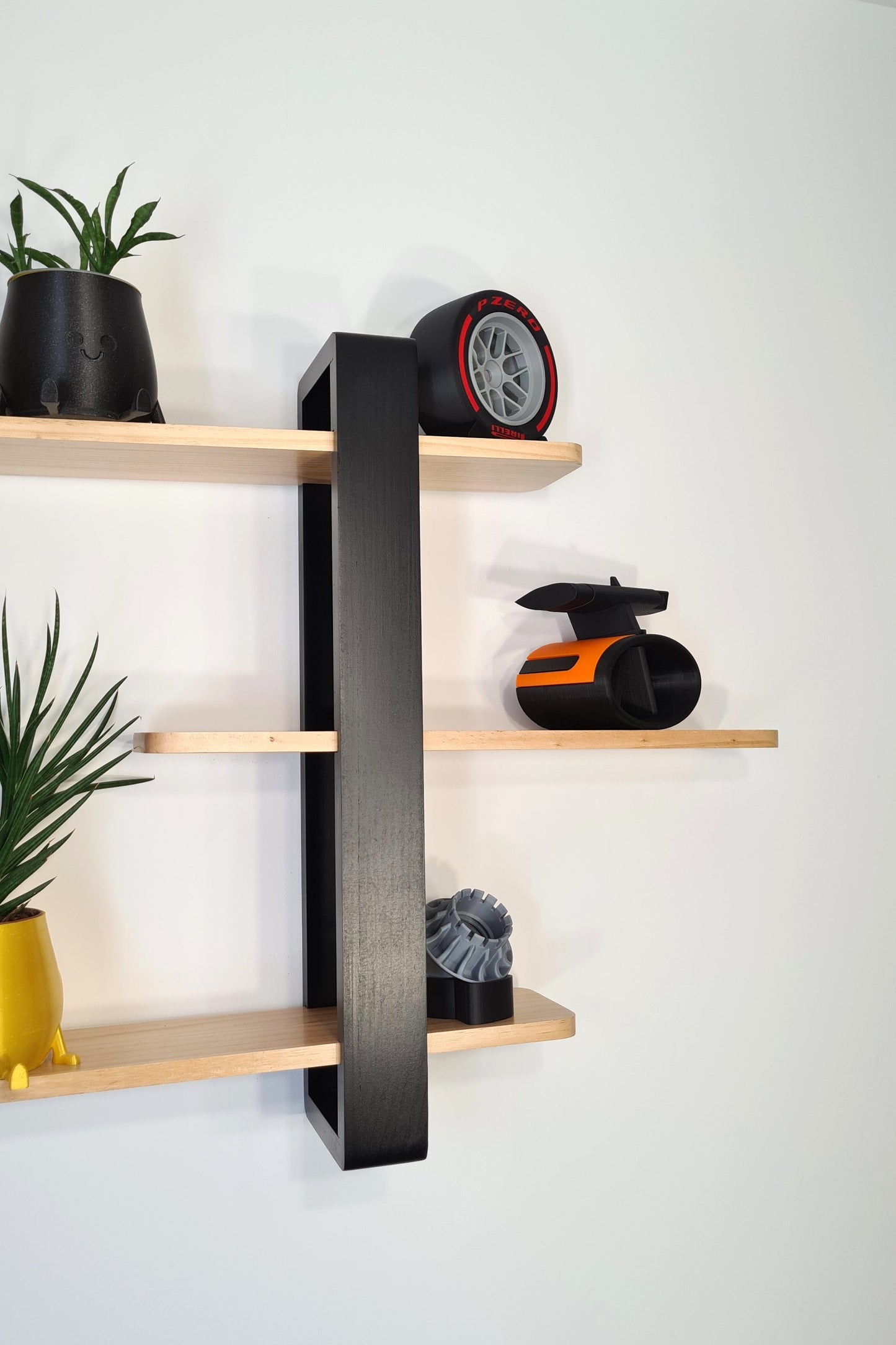 Formula 1 motorsport decor collection featuring Pirelli F1 tire replica, F1 rear wing, and wheel hub display models.