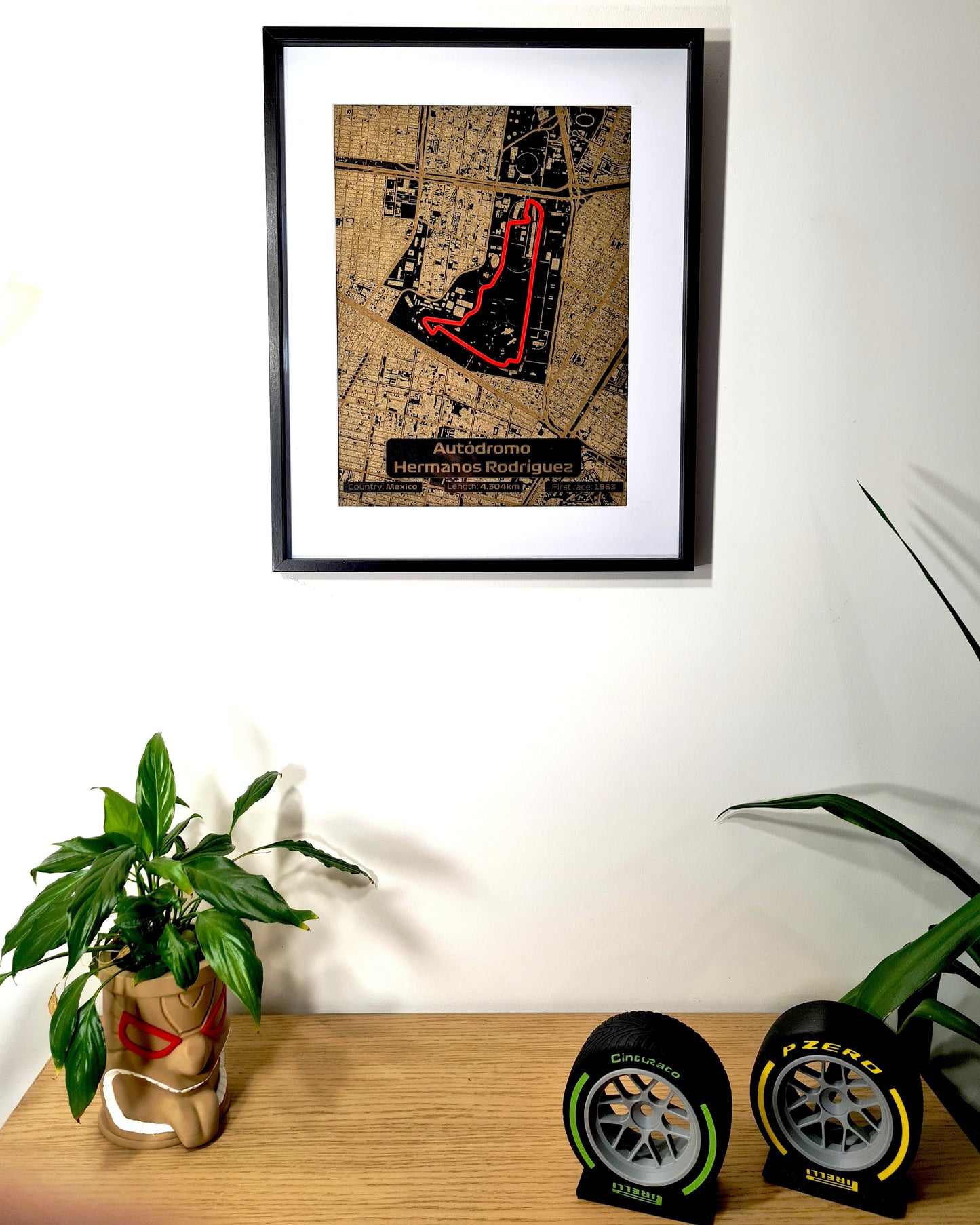 Autódromo Hermanos Rodríguez F1 circuit map framed wall art, perfect Mexico Grand Prix fan gift.