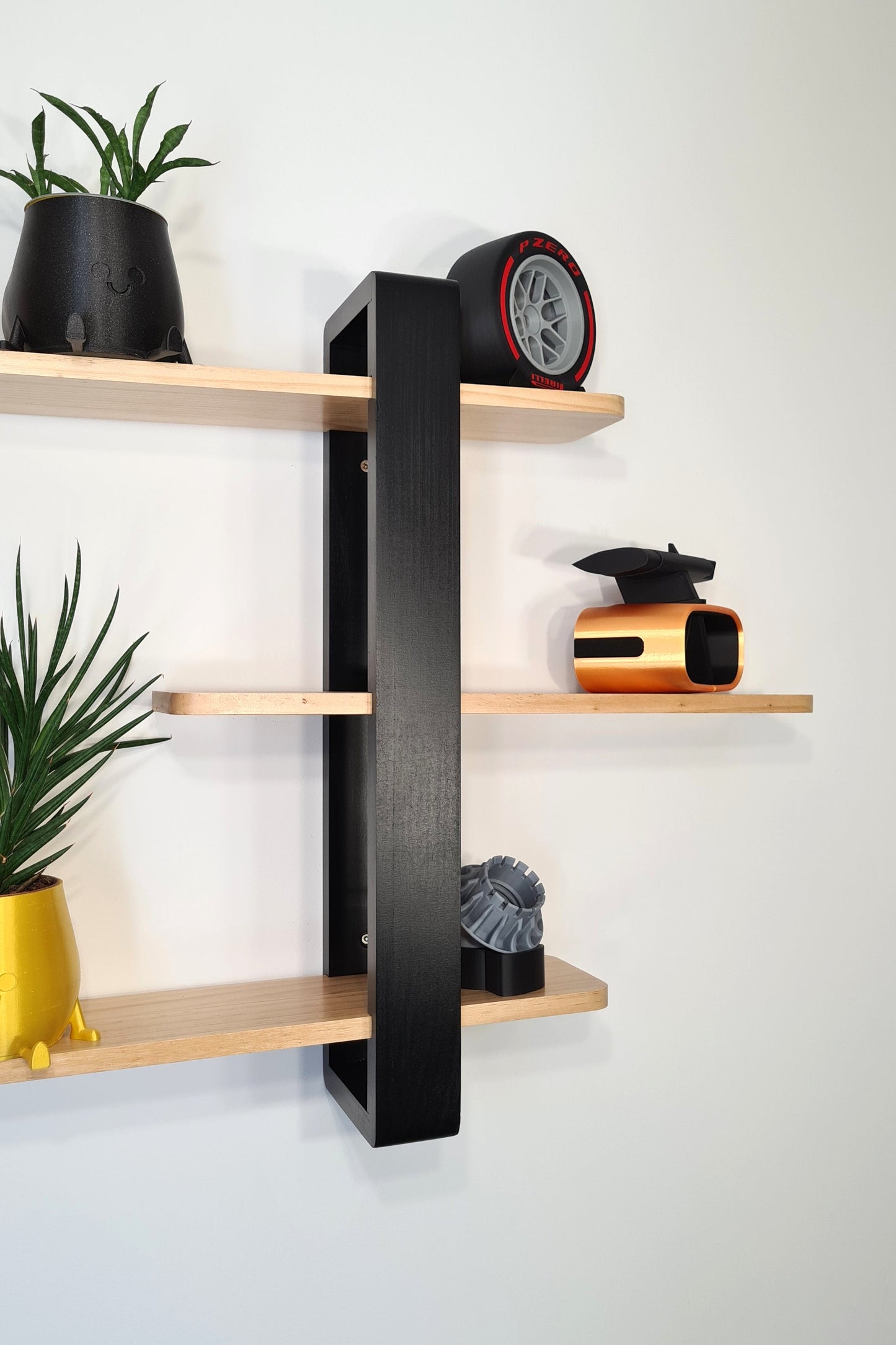 F1 Pirelli tire replica, car wing model, and wheel nut display, ideal motorsport decor for F1 fans.