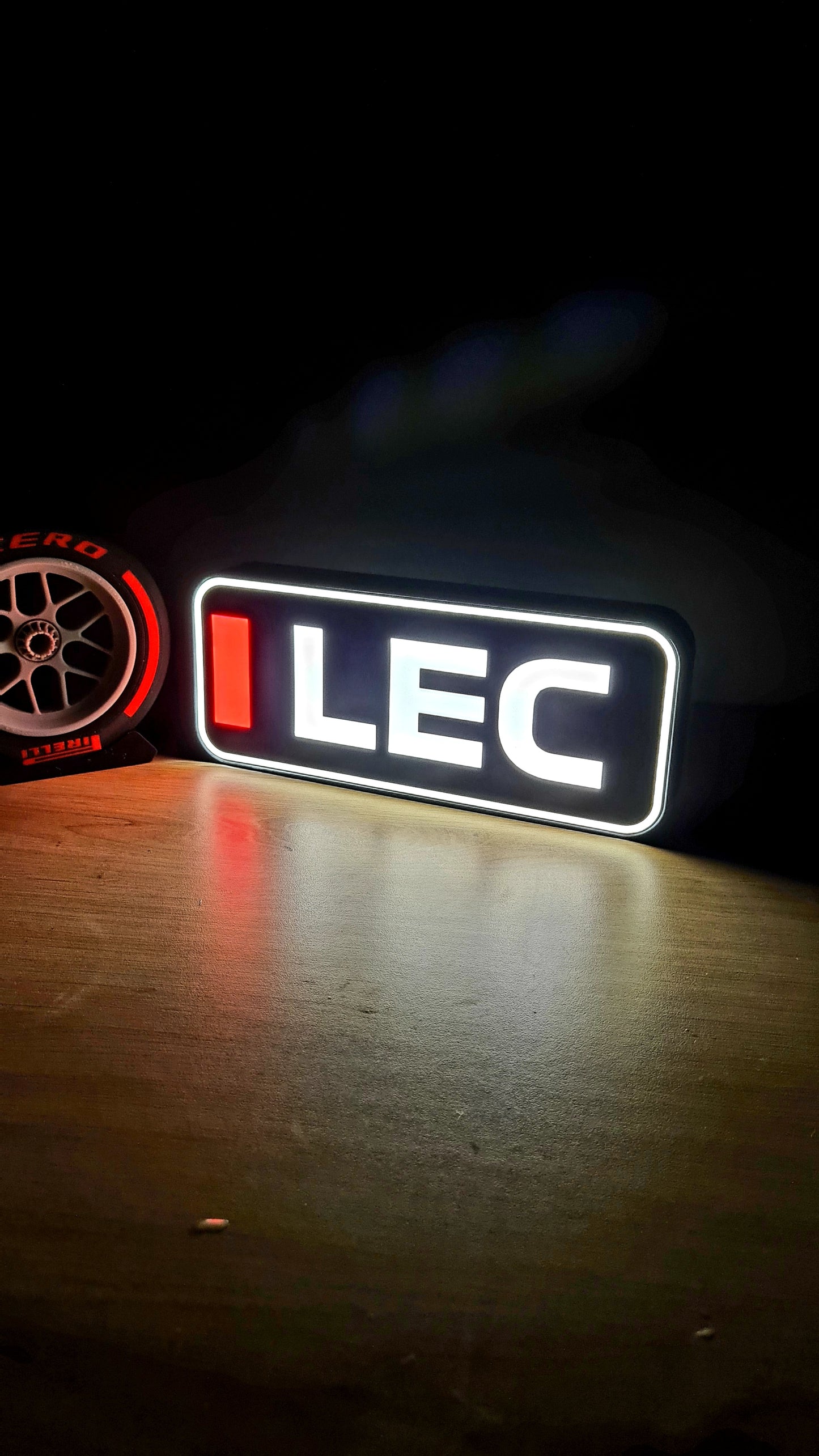 Boîte lumineuse LED Ferrari Charles Leclerc F1 personnalisée avec noms F1 à 3 lettres