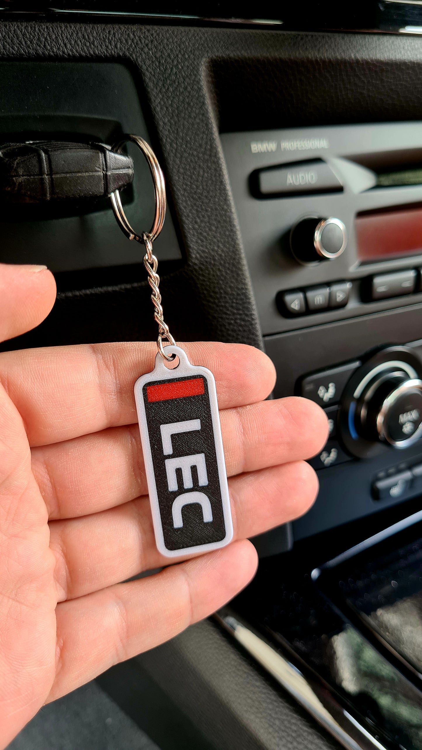 Porte-clés Ferrari F1 personnalisable avec prénoms à 3 lettres - Leclerc & Hamilton