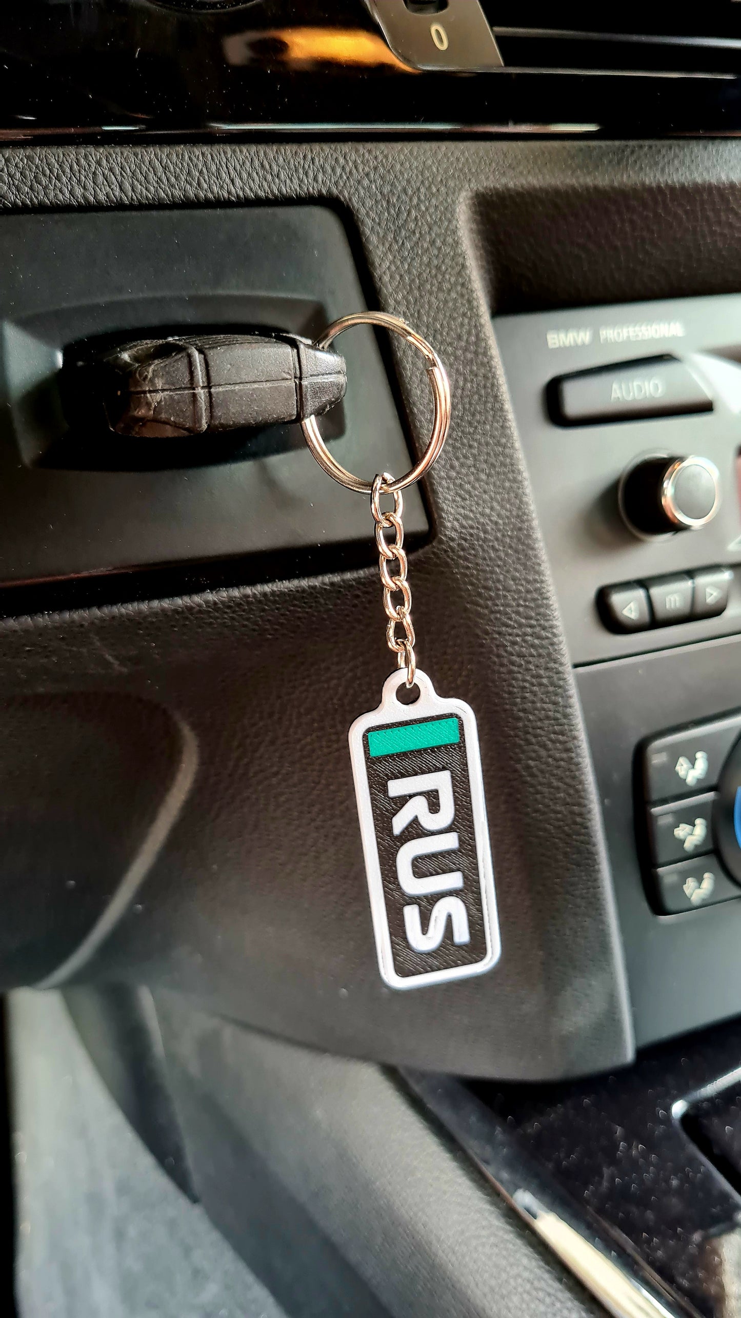 Porte-clés Mercedes F1 personnalisable avec noms à 3 lettres - Russell & Antonelli