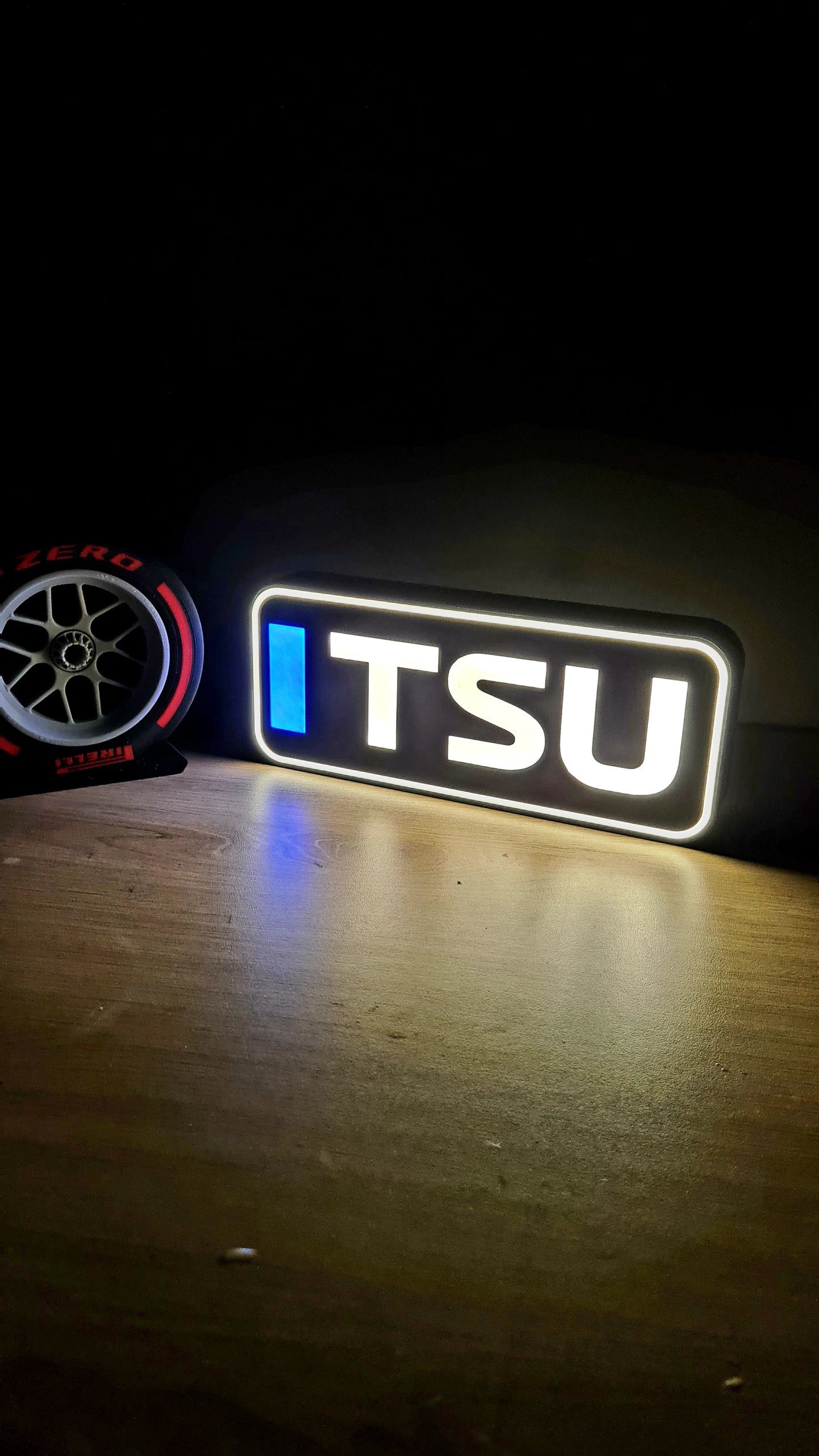 Boîte lumineuse LED Redbull Yuki Tsunoda F1 personnalisée avec noms F1 à 3 lettres