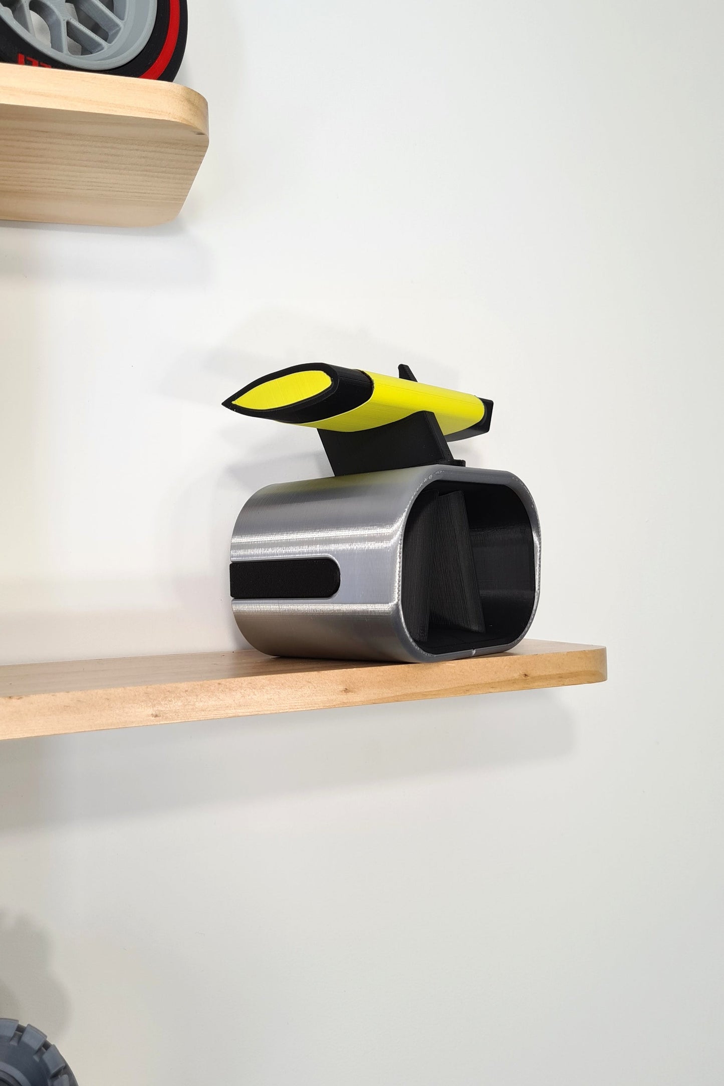 Yellow F1 rear wing desk organizer with pen holder, 3D printed F1 motorsport decor