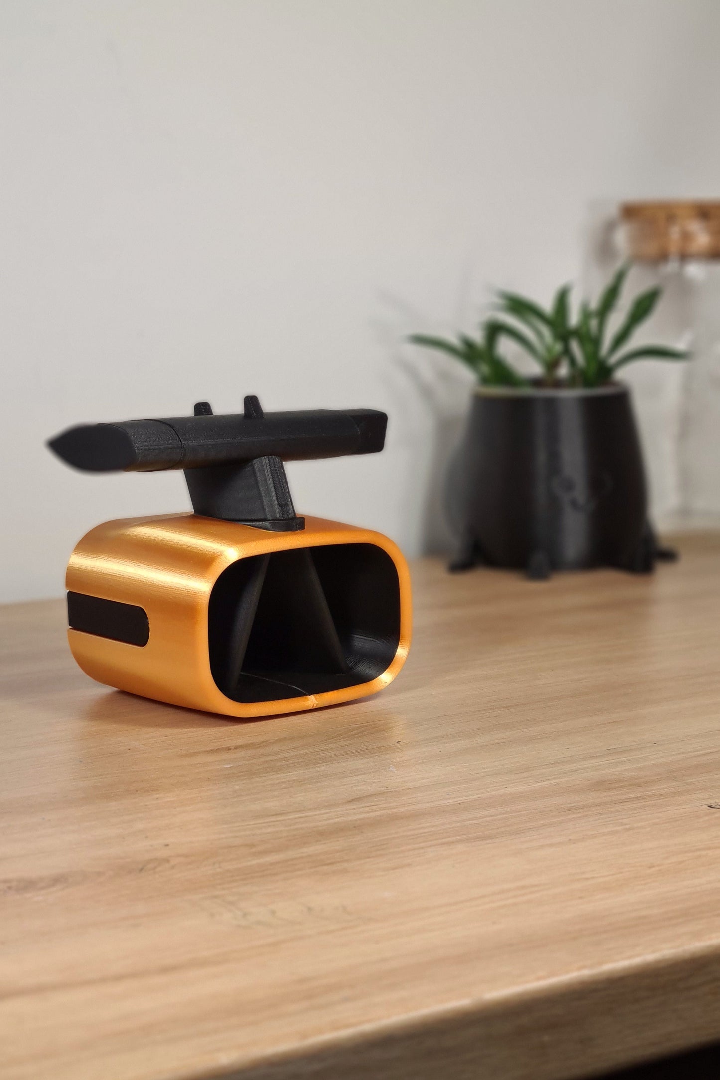 Orange and black F1 car rear wing pen holder, 3D printed desk accessory for Formula 1 fans.