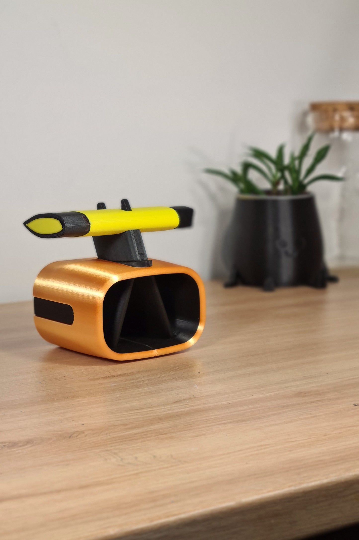 Gold F1 DRS wing replica desk organizer, 3D printed pen holder for motorsport fans.