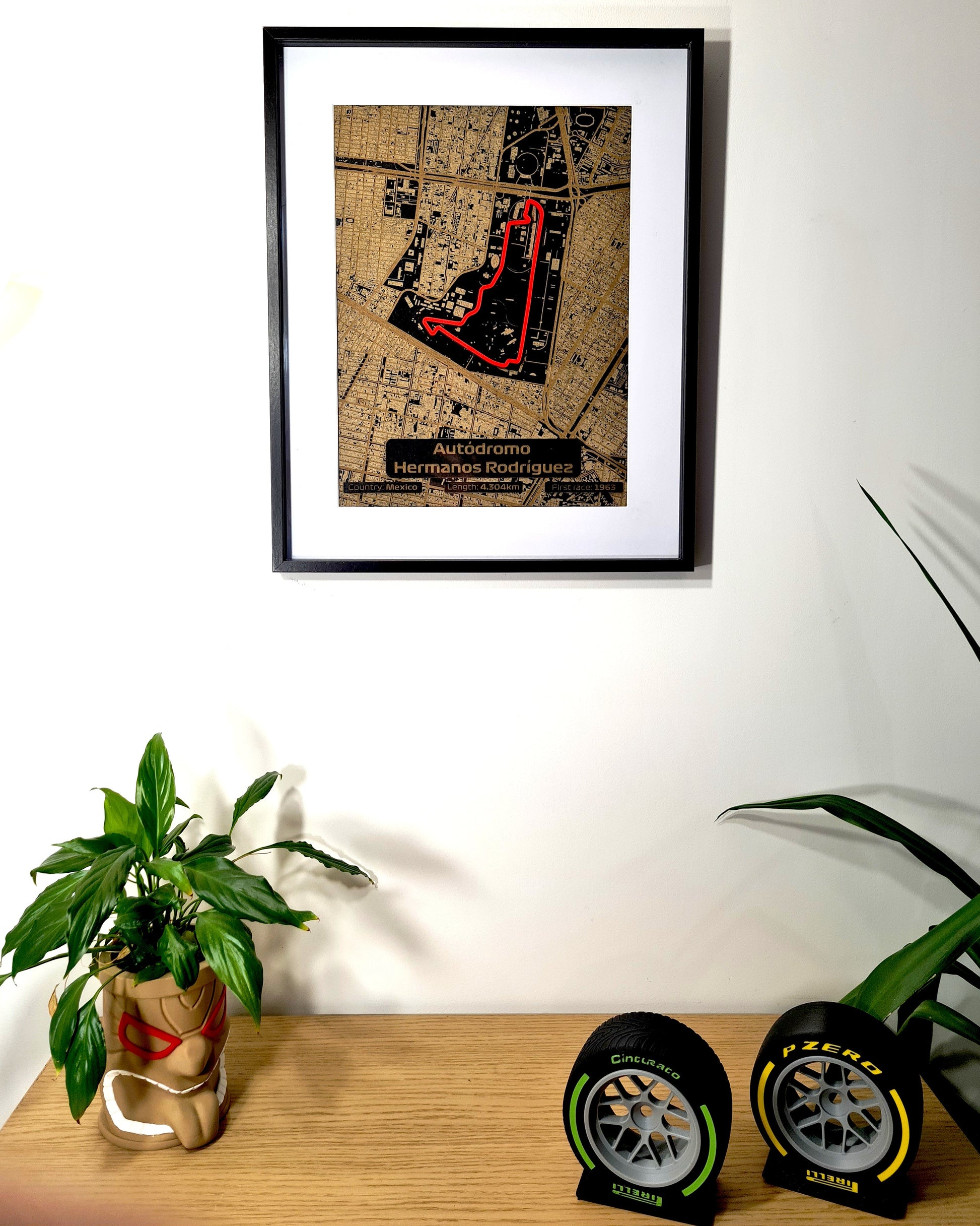 Autódromo Hermanos Rodríguez F1 circuit map framed wall art, perfect Mexico Grand Prix fan gift.