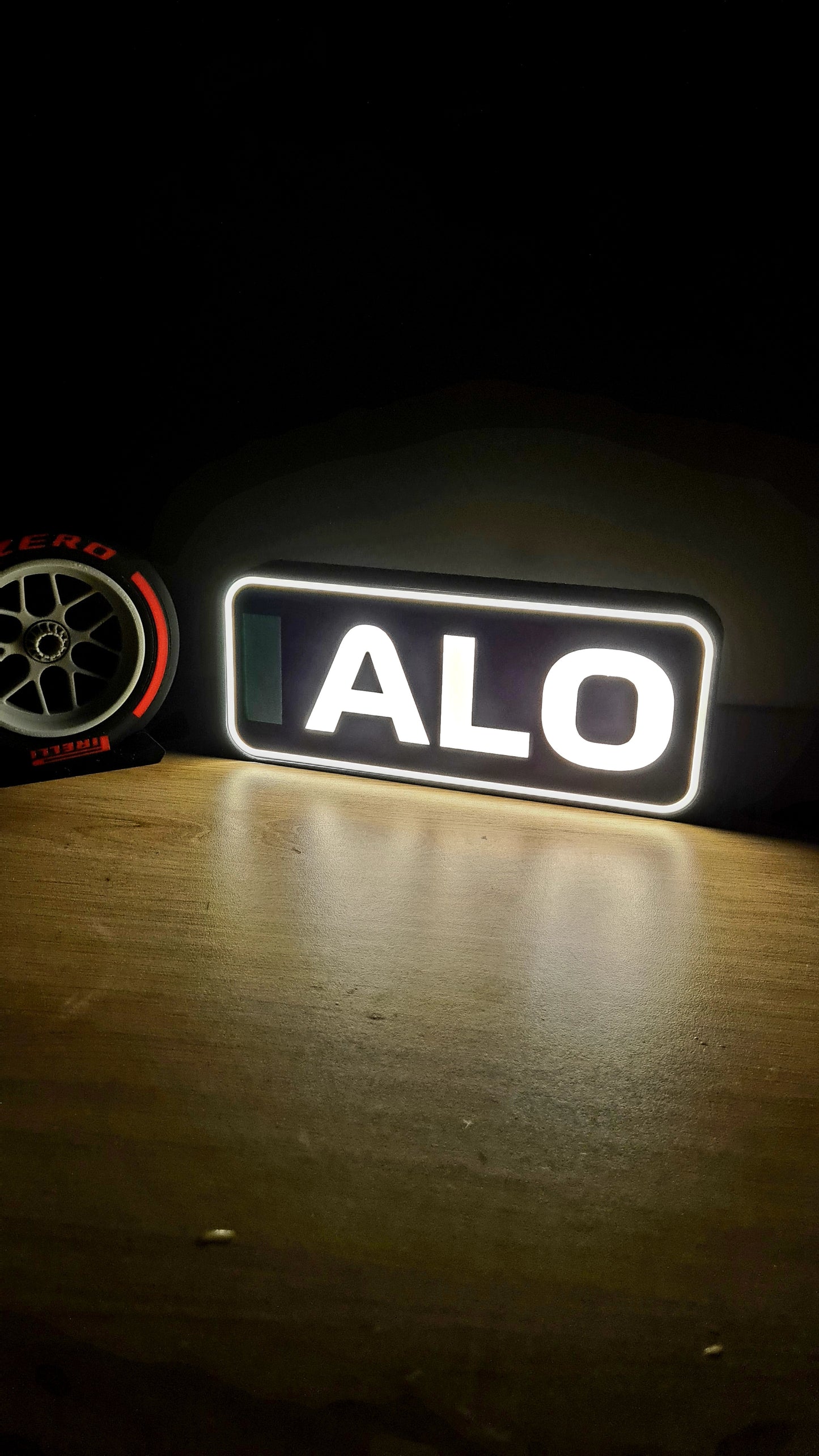 Boîte lumineuse LED personnalisée Aston Martin Fernando Alonso F1 avec noms F1 à 3 lettres