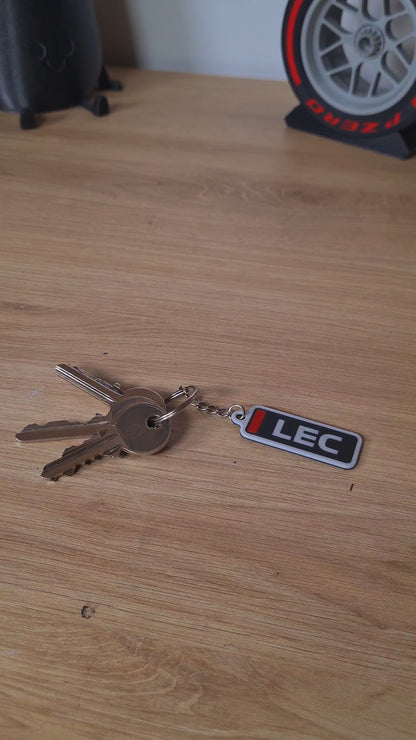 Aanpasbare Ferrari F1 sleutelhanger met 3 letternamen - Leclerc &amp; Hamilton